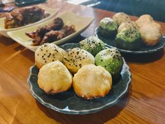 蟹黄荠菜大虾三拼生煎-鑫震源·苏式大虾生煎(山塘街店)