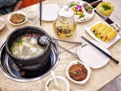 -墨脱石锅椰子鸡•香草鸭•东山羊(大东海店)