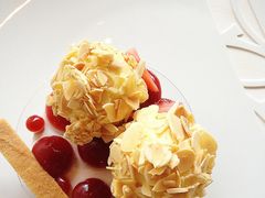 脆皮杏仁奶酪蛋糕球-AZUR聚(香格里拉饭店)