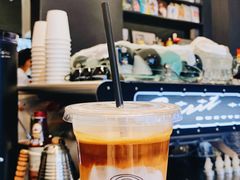 Latte-black rainbow coffee