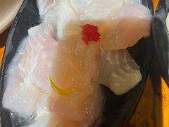 -老牌坊云南鱼豆花火锅(哈西万达店)