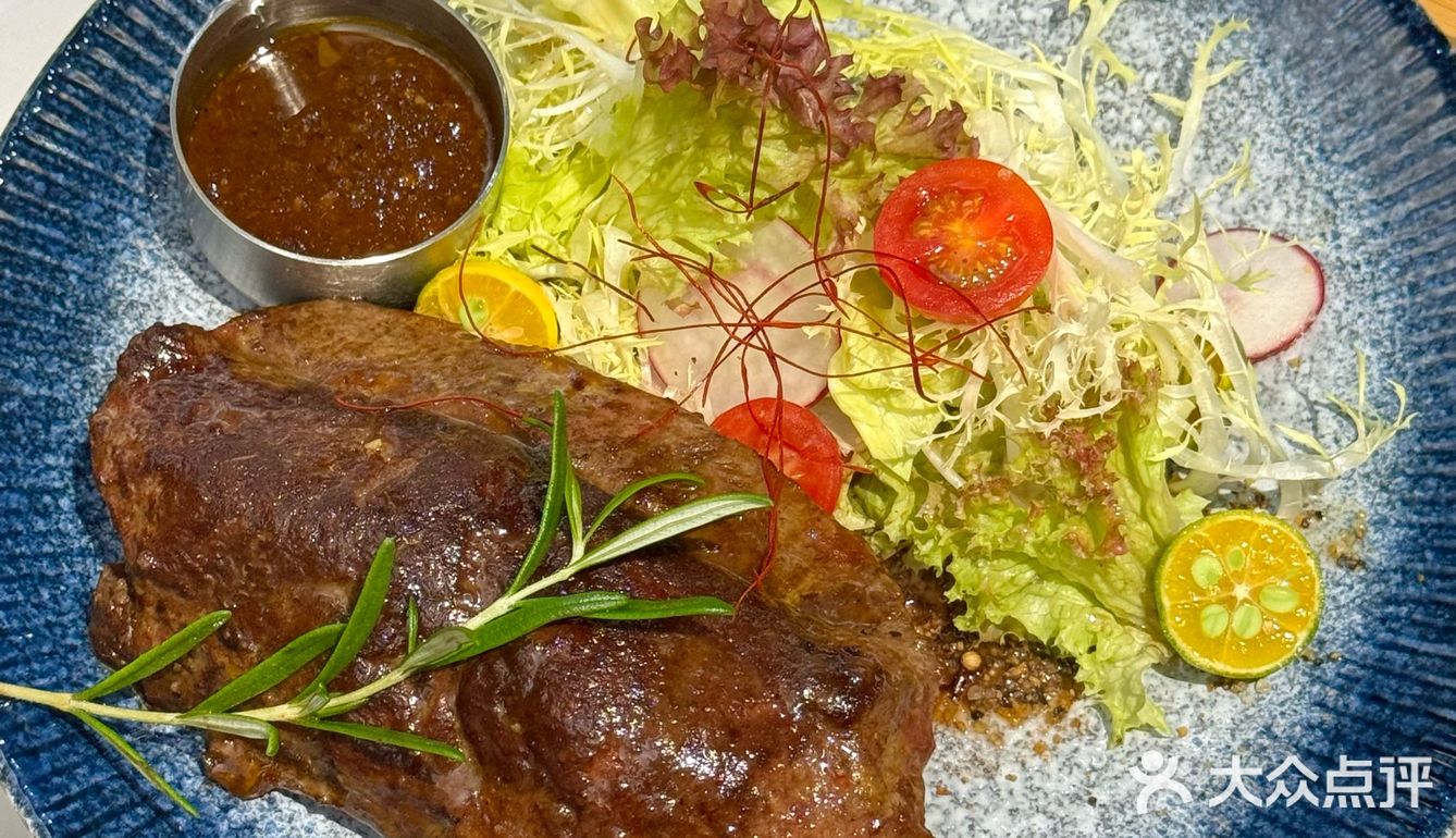 高温烤制，真正做到外焦里嫩，锁住肉里鲜嫩肉汁