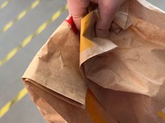 -麦当劳(广州南站B10检票口楼上)