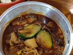 -爆炸头阿姨小四川正宗川味小吃(无任何分店)