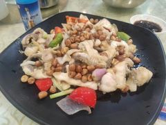 坚果炒脆肉鲩片-禄源公·老莞诚饭店