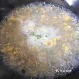 夏日新鲜味道之汤体浓稠蘑菇蛋花汤