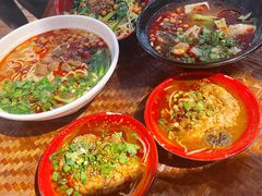 -爆炸头阿姨小四川正宗川味小吃(无任何分店)