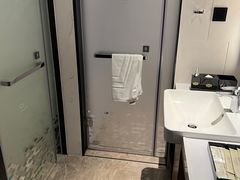 -深圳宝安体育馆希尔顿欢朋酒店