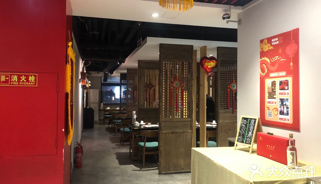 矿泉水锅底的台湾火锅