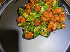 牛肉粒炒秋葵-黑土印象菜馆(三元桥店)