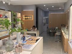 -视野联行眼镜·蔡司·尼康·豪雅·依视路(青浦宝龙店)