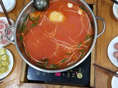 -苗伯妈酸汤火锅