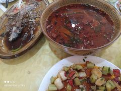 -乡土特色.冷锅鱼.牦牛肉汤锅