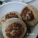 红糖全麦锅盔 饼坯:中筋粉200g,全麦粉50g
