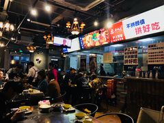 大堂-巴四老城区炭火蛙锅(张江店)
