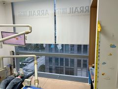 -瑞尔齿科(上海长风大悦城店)