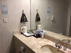 -燕山大酒店