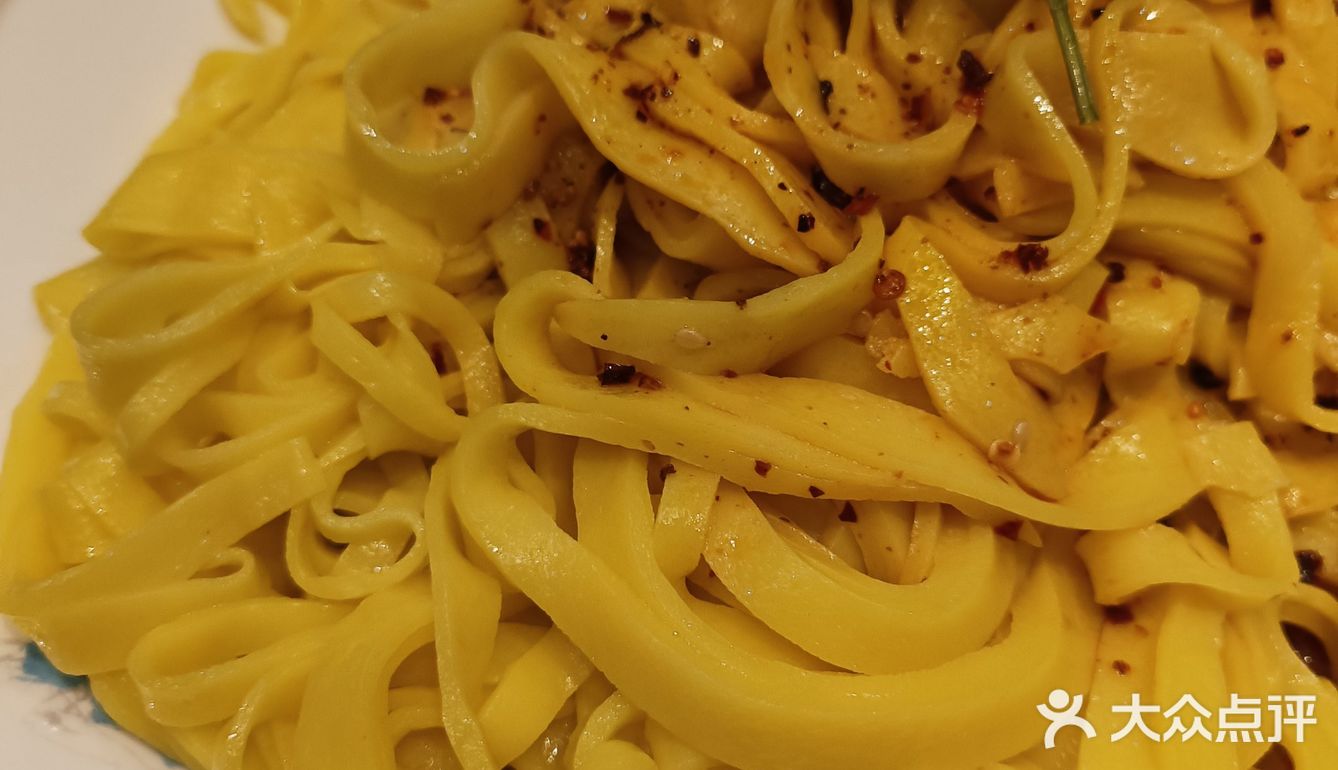 与热情的井陉跑友联谊，一起跑完山地半程马拉松后在此小聚！