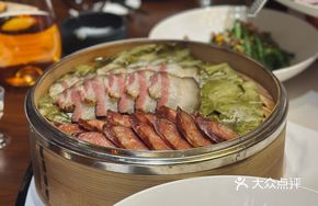 Round Steamer Sichuan-style Preserved Meat Assortment