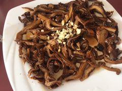 -溢心园香河肉饼总店