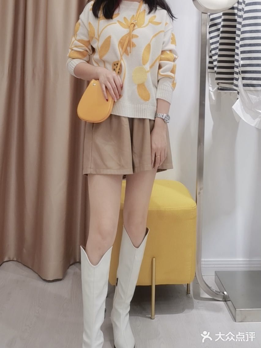 专柜随便一件衣服价格在她家都能买个3到4件