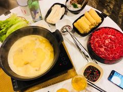 -鲜入围煮花胶鸡海鲜火锅