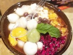 三鲜冰粉-何师烧烤·香辣蟹·川菜·30年老品牌(太古里旗舰店)