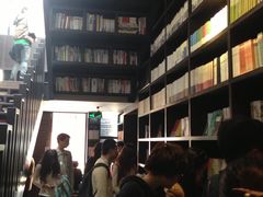 -钟书阁(松江泰晤士小镇店)