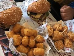 -The Habit Burger Grill 哈比特汉堡(世博店)