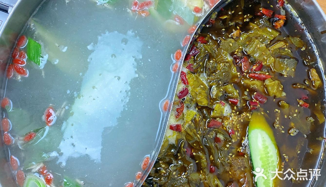 如果你还没吃过胡龙飞酸菜串串，那我会难过～