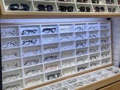 -诺柯视眼镜-蔡司依视路官方工厂店(淞南一店)