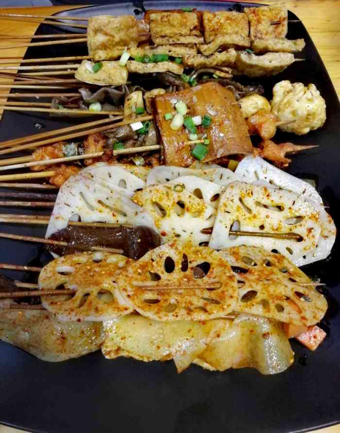 老胡烧烤(大弯东路店)-"酒店前台给我说的好次的很,结果,难吃的不.