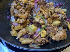-胡须佬鸡煲四季火锅店(石厦西村直营店)