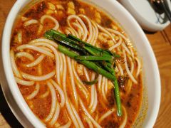 小锅米线-云海肴·汽锅鸡·云南菜(天山百盛优客店)