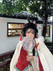 -一揽芳华汉服旗袍体验馆(拙政园店)