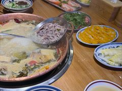 -洱火云南酸菜牛肉火锅(石景山当代商城店)