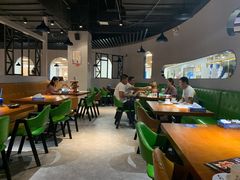 大堂-渝胖子老城区炭火蛙锅(临城店)