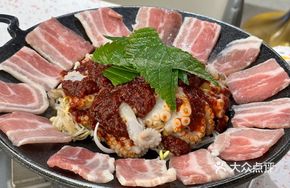 Sizzling Pork Belly and Octopus