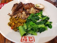 招牌热卤肘子饭-桐哥肉铺(万柳华联店)