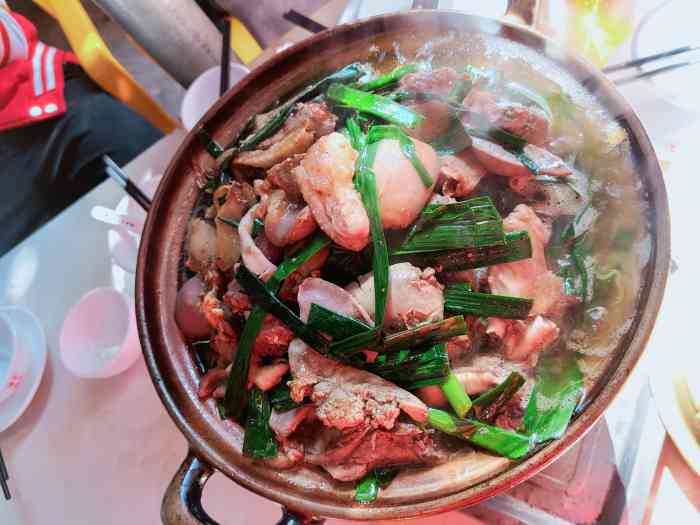 天桥底餐馆-"787878啦啦啦,终于来吃网红鸡煲!78八点.