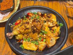 -老牌坊云南鱼豆花火锅(爱建店)