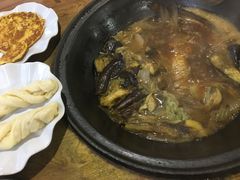 -粘豆包柴火铁锅炖