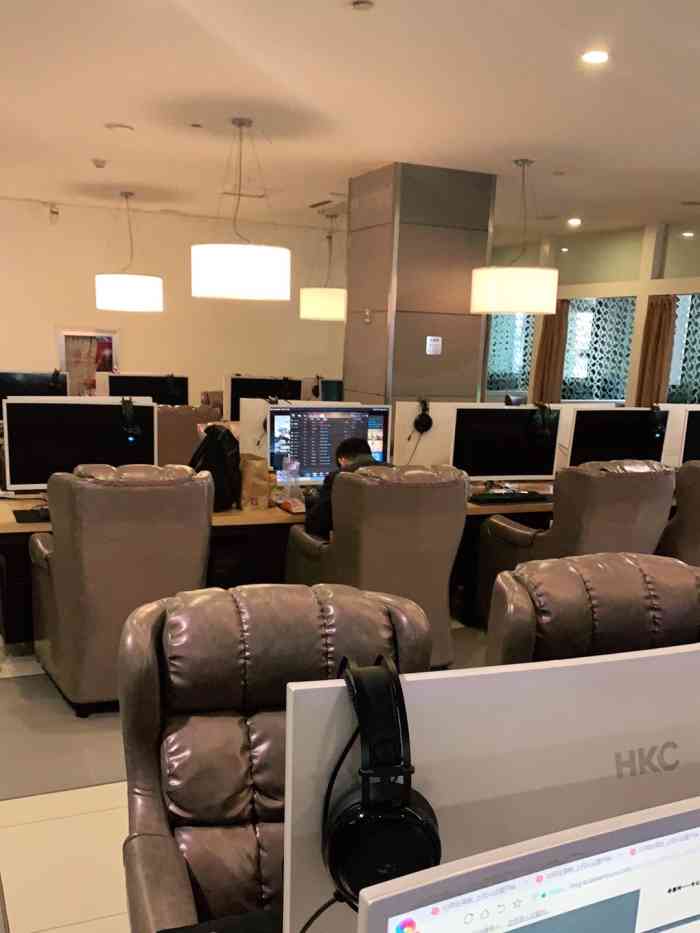 网鱼网咖(虹口东宝兴路店)-"包房机器都升级列完吃鸡完全没问题 服务