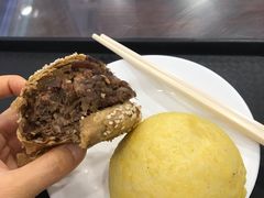 烧饼夹肉-聚德华天护国寺小吃(甜水园店)