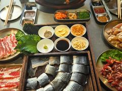 -围炉肉舍•炭烤活鳗•丹东海鲜烤肉(步行街店)