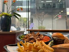 -The Habit Burger Grill 哈比特汉堡(复兴soho店)