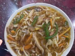 酸菜肉丝面-和平饭店