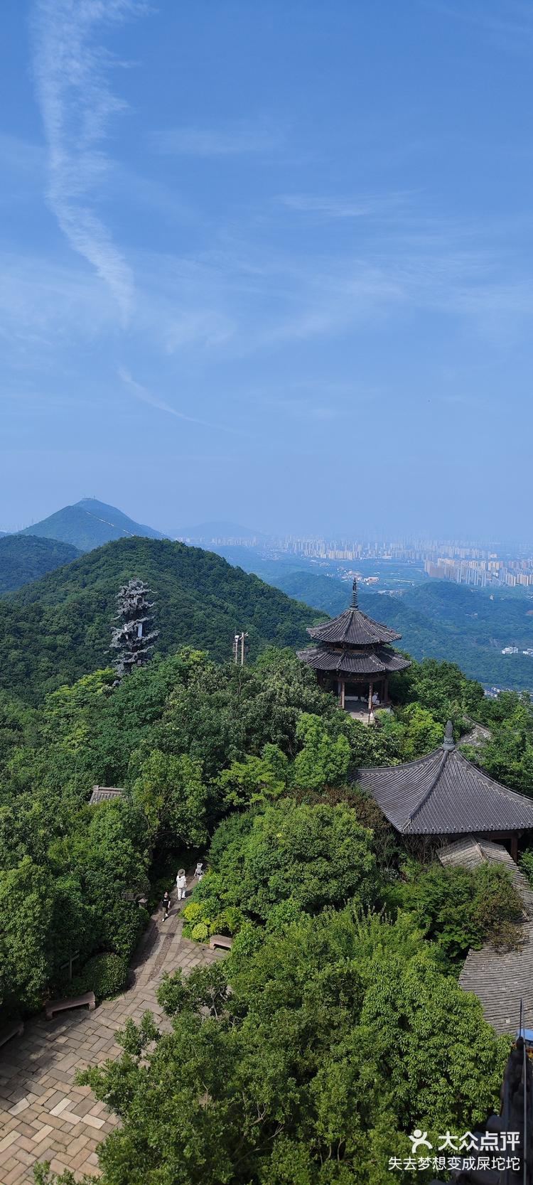 02 关注 半山国家森林公园 端午的半山人有点多,但是爬到山顶俯瞰杭州