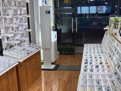 -MiRi眼镜·蔡司·星趣控·尼康控优点视觉合作店(南京东路店)