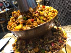 -沪小二炭火蛙锅(淮海中路美食不夜城店)